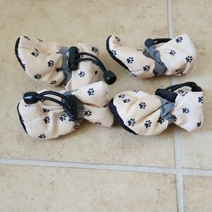 Paw Print Dog Snow Booties Fleece Lined Sz S/M NWOT Drawstring Close Nubby Sole